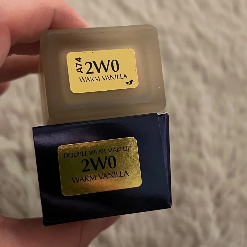 Estee Lauder Double Wear Foundation 2W0 Warm Vanilla